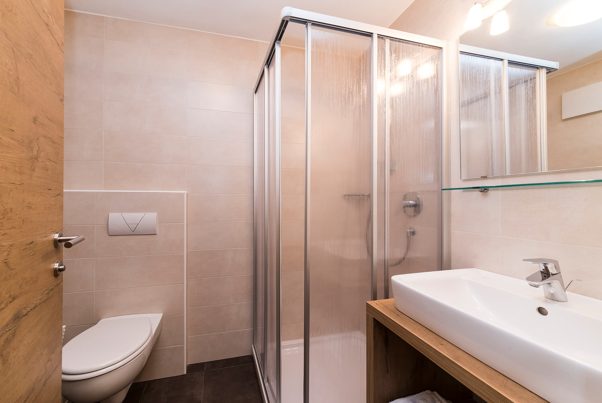 Bathroom with shower, WC and washbasin - Schirmerhof