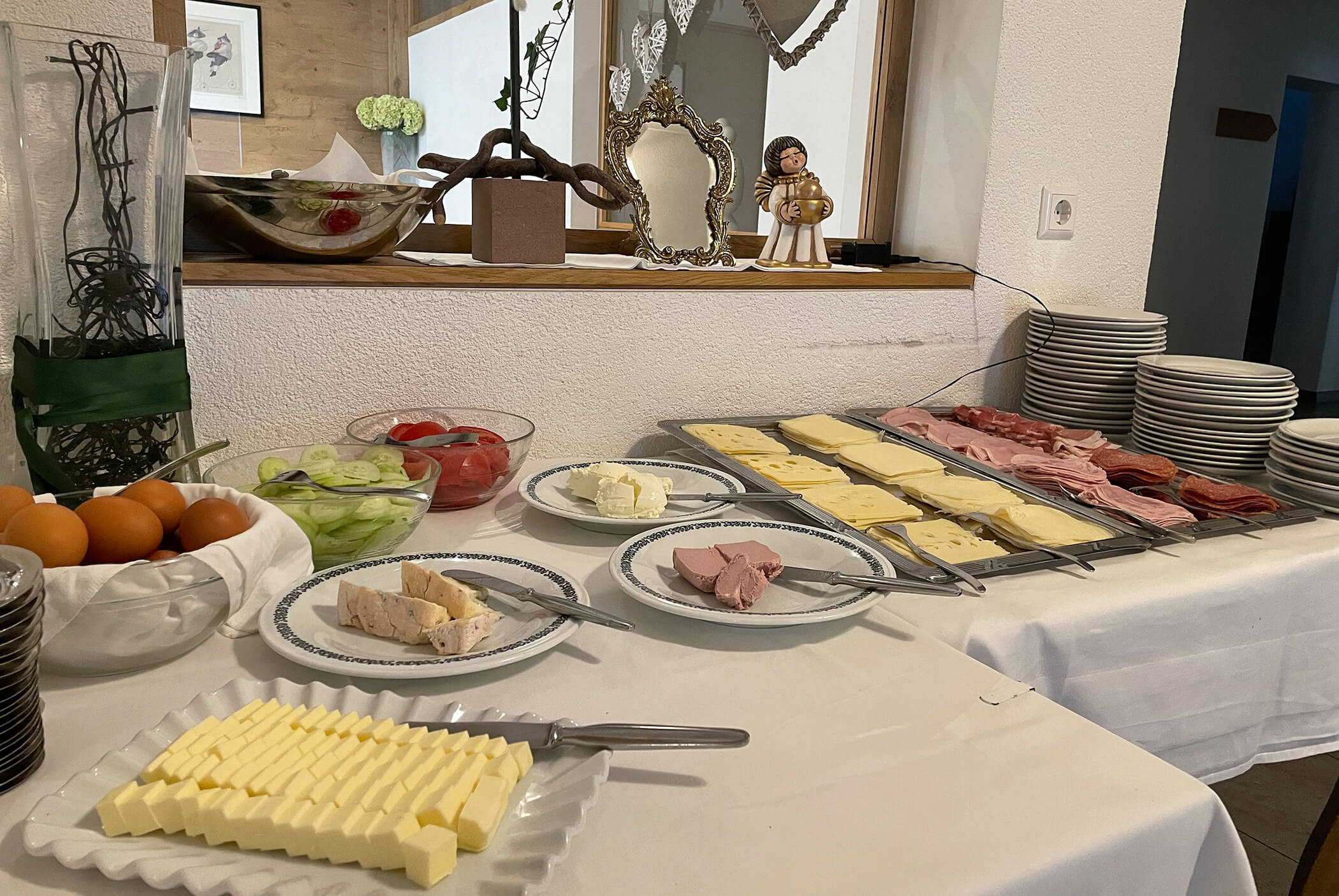 Sausage and cheese buffet at the Schirmerhof